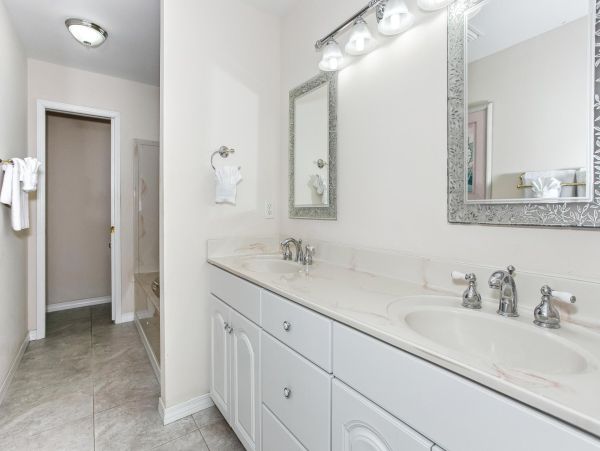 Navarre Sound Vacation Rental - Pet Friendly Waterfront Home