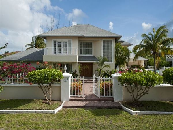 Vacation Home with Guest House in Bahamas Close to Beach