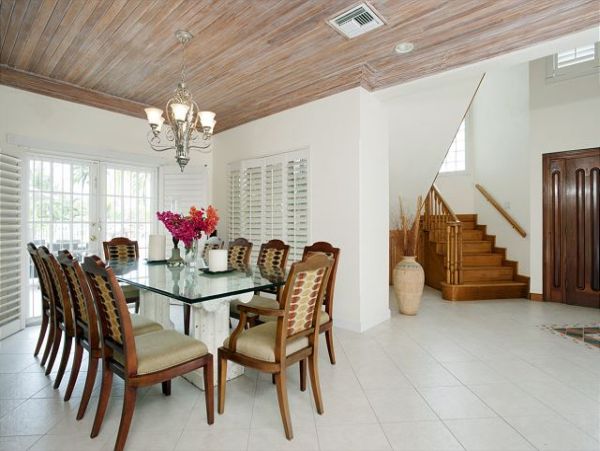 Vacation Home with Guest House in Bahamas Close to Beach