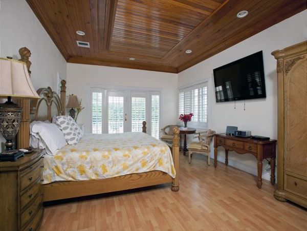 Vacation Home with Guest House in Bahamas Close to Beach