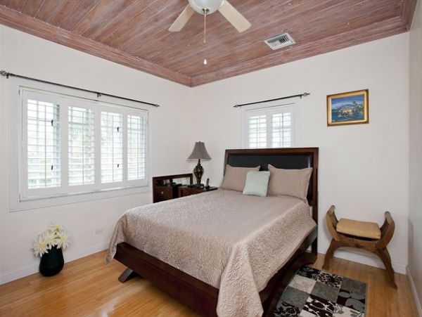 Vacation Home with Guest House in Bahamas Close to Beach