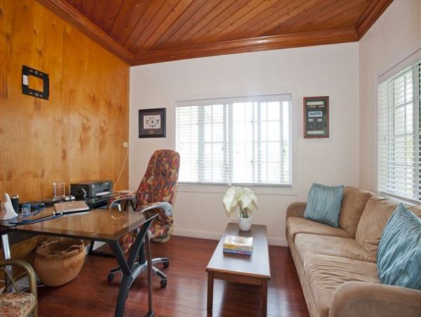 Vacation Home with Guest House in Bahamas Close to Beach