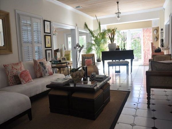 Vacation Home with Guest House in Bahamas Close to Beach