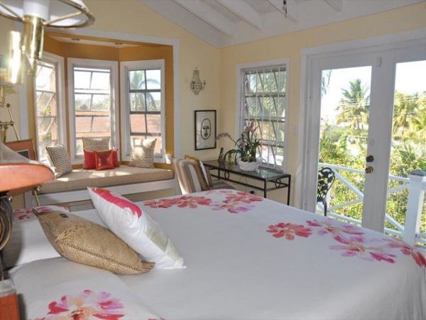 Vacation Home with Guest House in Bahamas Close to Beach