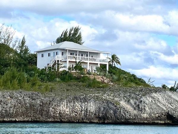 Five Bedroom Oceanfront Vacation Villa Eleuthera