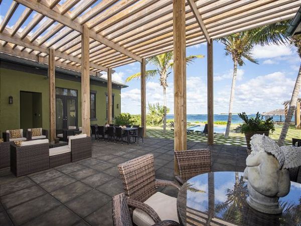 Luxury Bahamas Vacation Villa on Beach Sleeps 22