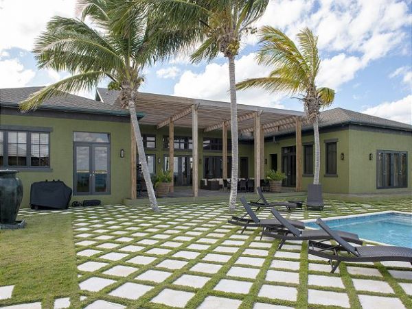 Luxury Bahamas Vacation Villa on Beach Sleeps 22