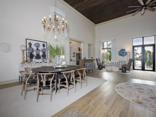 Luxury Bahamas Vacation Villa on Beach Sleeps 22