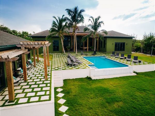 Luxury Bahamas Vacation Villa on Beach Sleeps 22