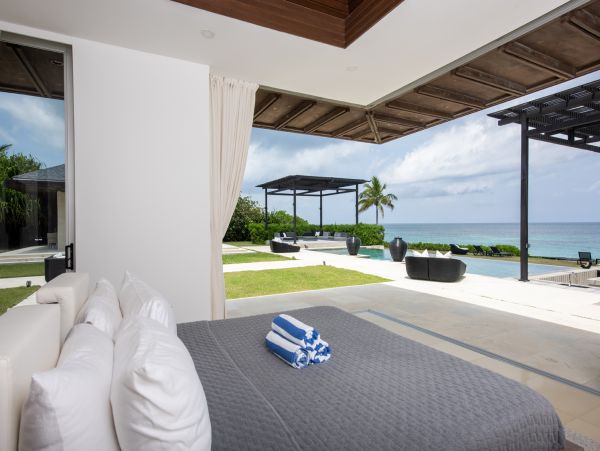 Beachfront Four Bedroom Vacation Rental in The Bahamas