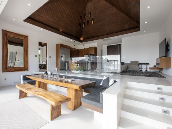 Beachfront Four Bedroom Vacation Rental in The Bahamas