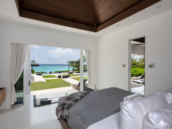 Beachfront Four Bedroom Vacation Rental in The Bahamas