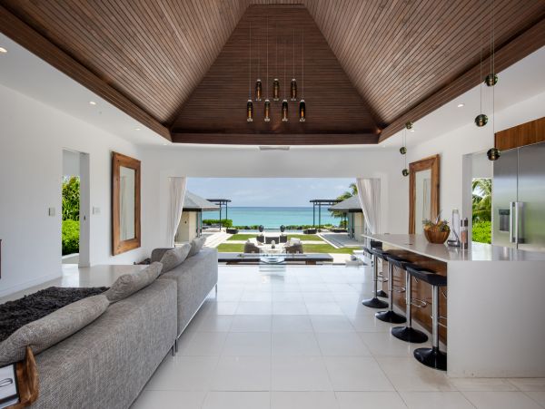 Beachfront Four Bedroom Vacation Rental in The Bahamas