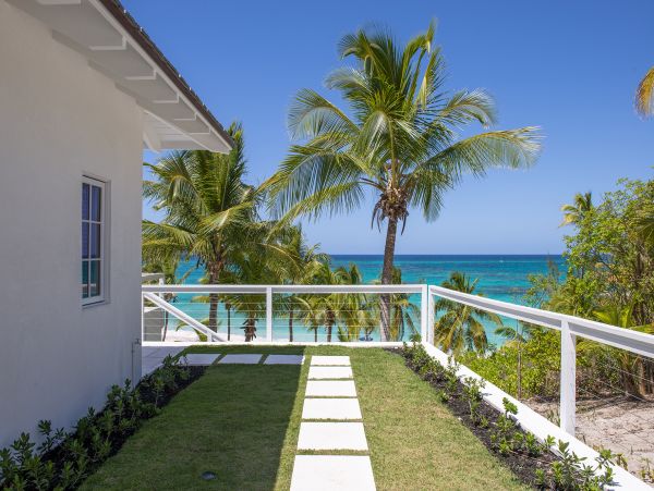 Oceanfront Bahamas Vacation Pool Home Four Bedroom