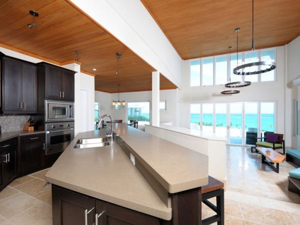 Spacious 4 Bedroom Vacation Home in Bahamas