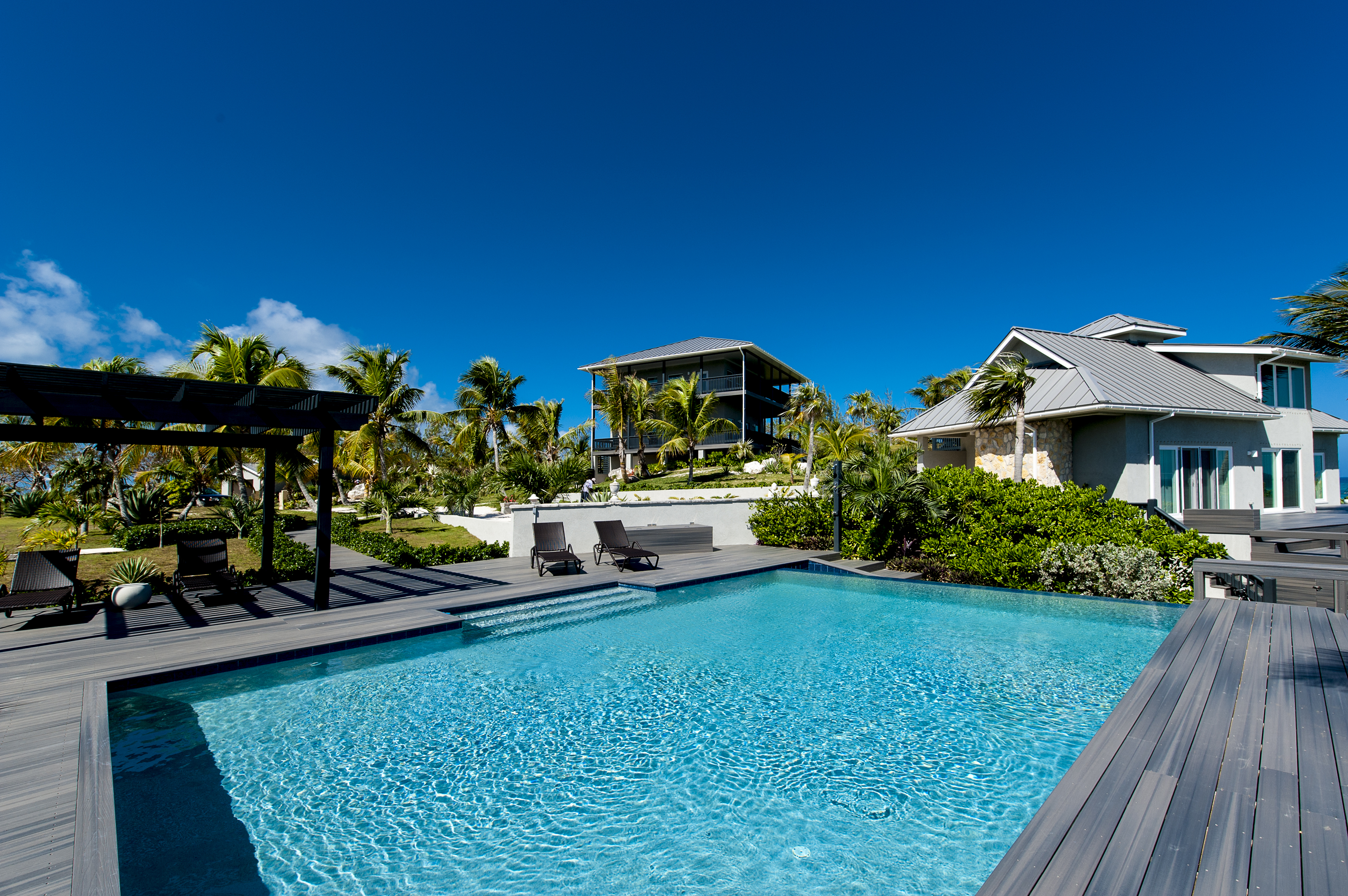 Luxury Beachfront Villa - Your Perfect Getaway