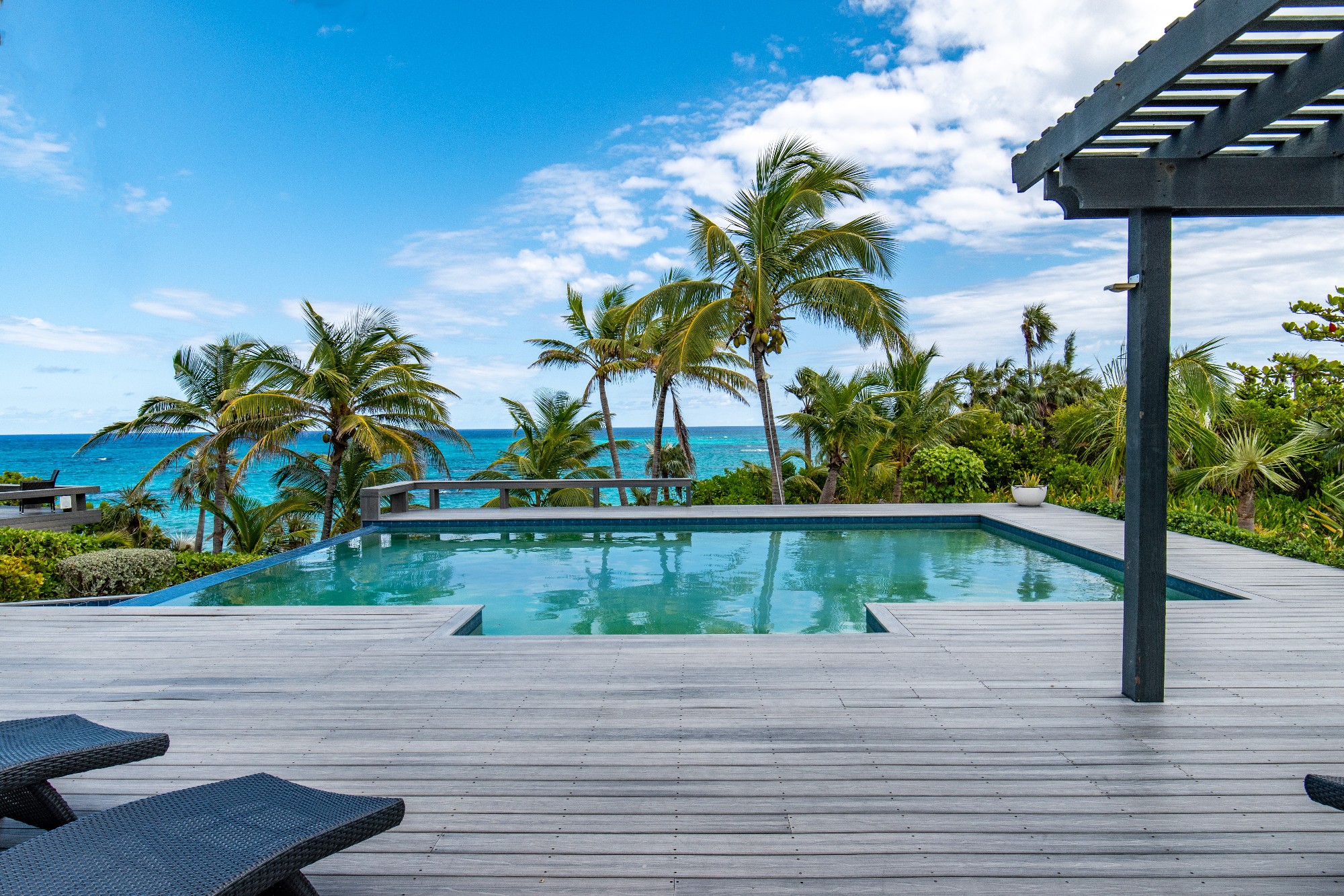 Luxury Beachfront Villa - Your Perfect Getaway