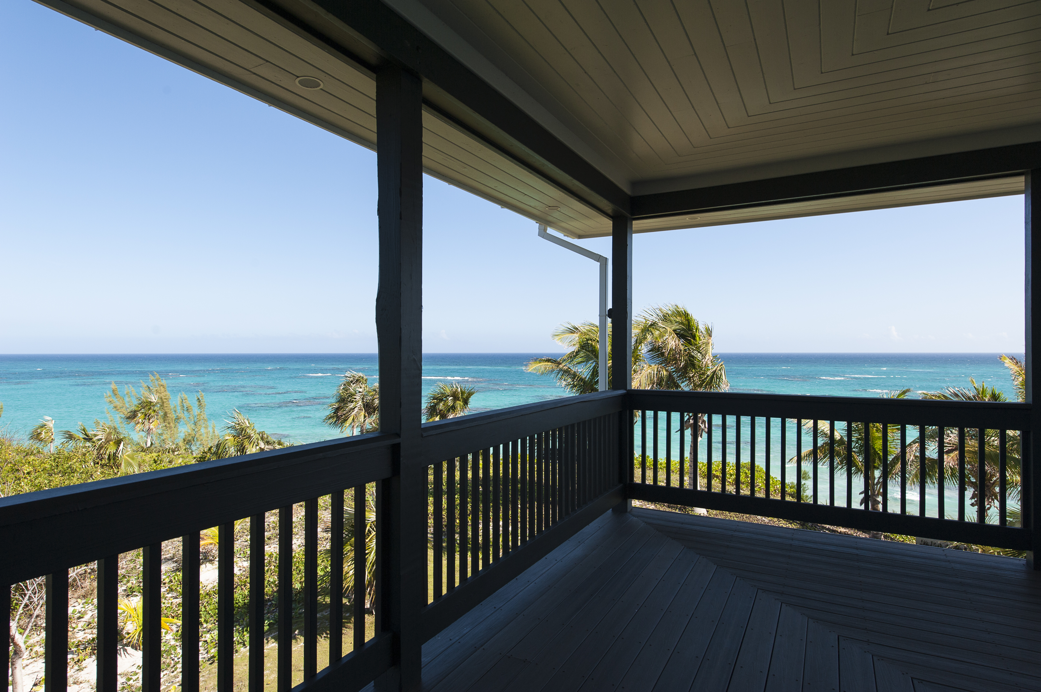 Luxury Beachfront Villa - Your Perfect Getaway