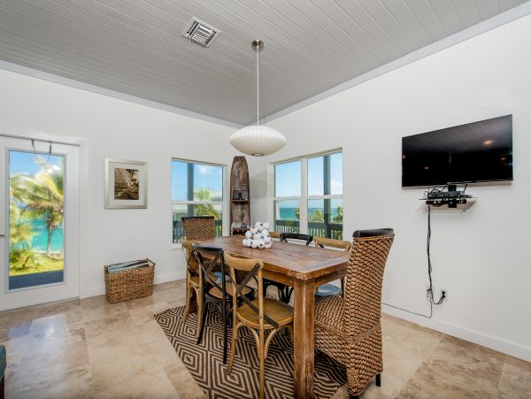Luxury Beachfront Villa - Your Perfect Getaway