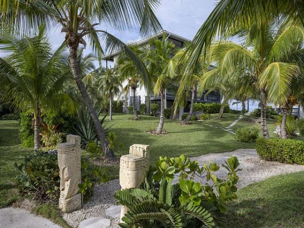 Luxury Beachfront Villa - Your Perfect Getaway