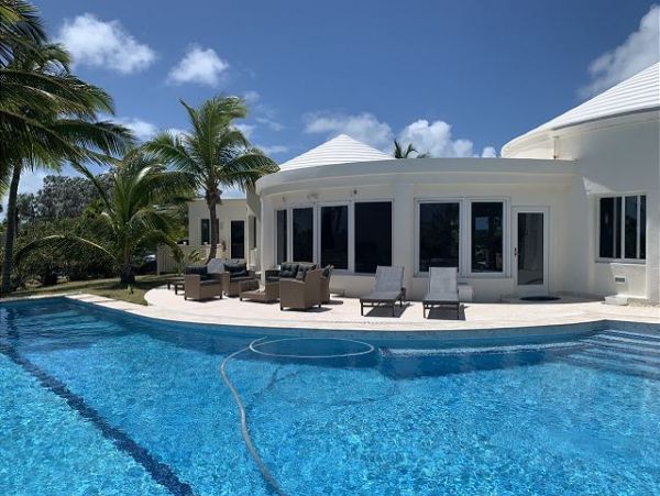 Bahamas Pool Home with 3 Bedrooms Located on the Beach