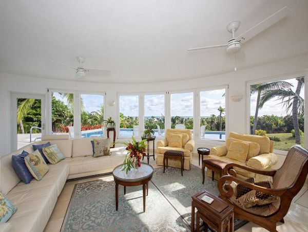 Bahamas Pool Home with 3 Bedrooms Located on the Beach
