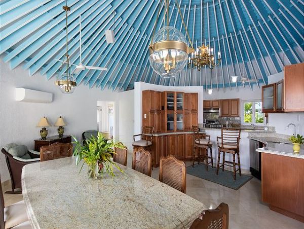 Bahamas Pool Home with 3 Bedrooms Located on the Beach
