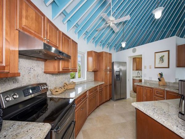 Bahamas Pool Home with 3 Bedrooms Located on the Beach