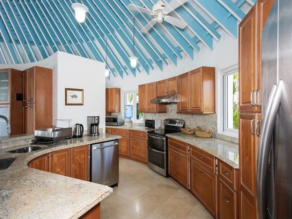 Bahamas Pool Home with 3 Bedrooms Located on the Beach