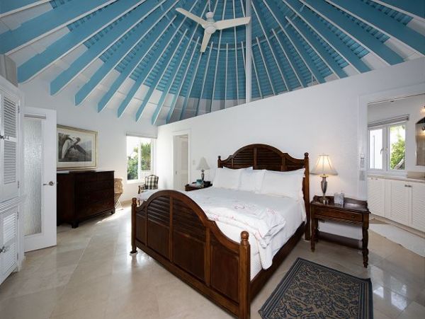 Bahamas Pool Home with 3 Bedrooms Located on the Beach