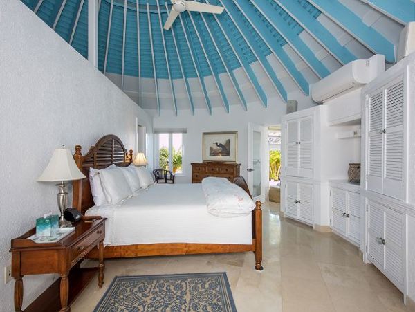 Bahamas Pool Home with 3 Bedrooms Located on the Beach