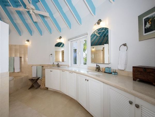 Bahamas Pool Home with 3 Bedrooms Located on the Beach