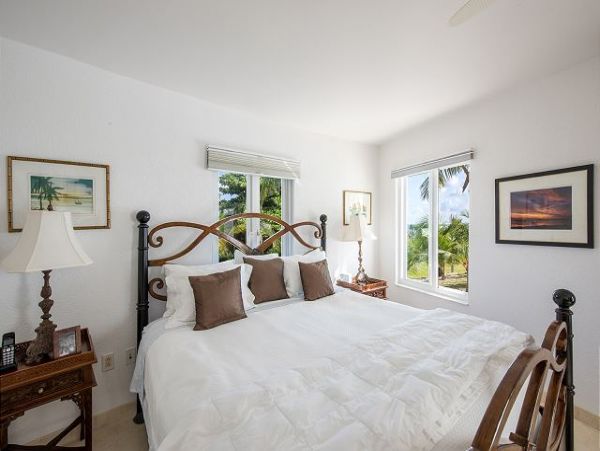 Bahamas Pool Home with 3 Bedrooms Located on the Beach