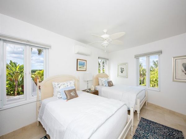 Bahamas Pool Home with 3 Bedrooms Located on the Beach