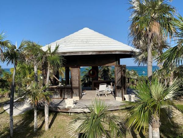 Bahamas Pool Home with 3 Bedrooms Located on the Beach