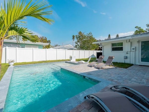 A Perfect Island Get Away for Your Vacations Sleeps 9 Guests