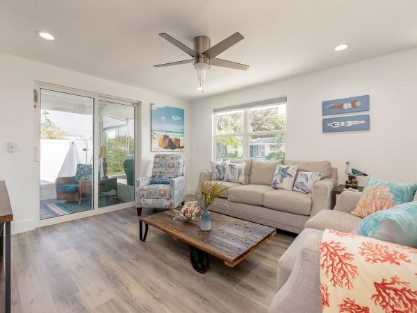 A Perfect Island Get Away for Your Vacations Sleeps 9 Guests