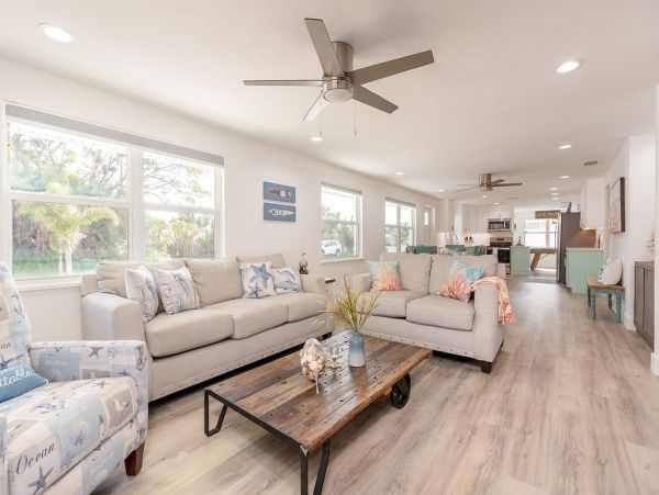 A Perfect Island Get Away for Your Vacations Sleeps 9 Guests