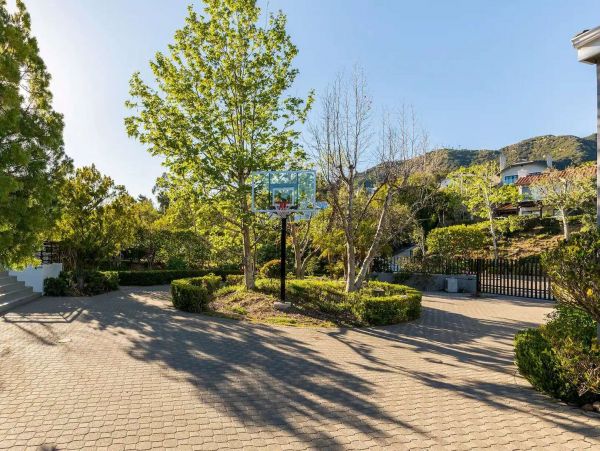 Mountain View Six Bedroom Luxury Home with Pool in Malibu
