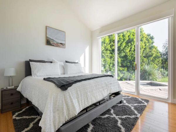 Mountain View Six Bedroom Luxury Home with Pool in Malibu