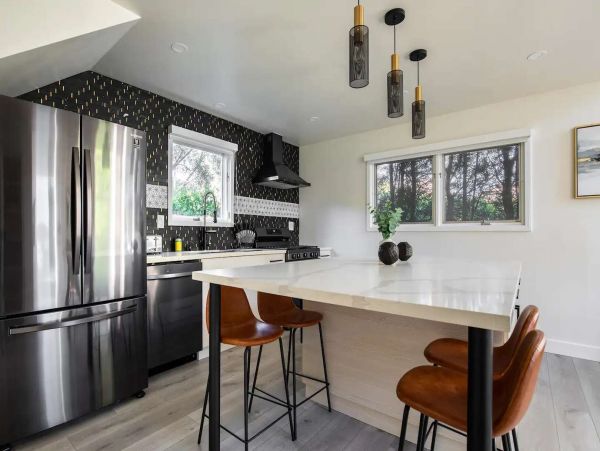 Mountain View Six Bedroom Luxury Home with Pool in Malibu