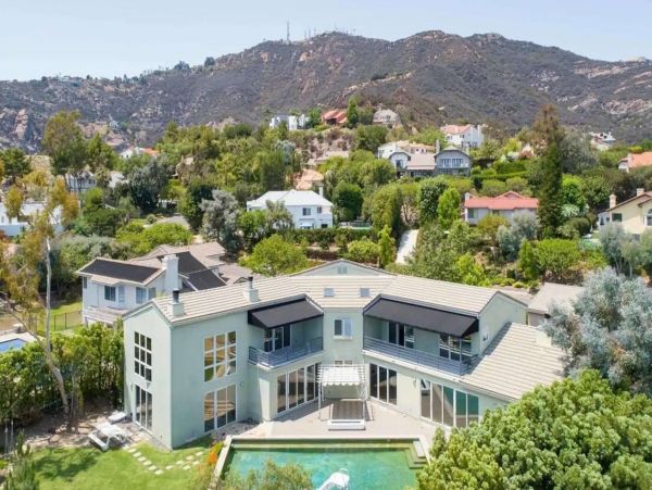Mountain View Six Bedroom Luxury Home with Pool in Malibu