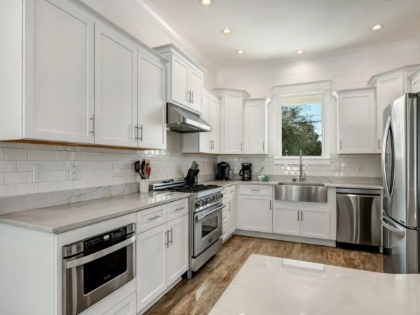 Posh Eight Bedroom Vacation Home in Destin Walk to the Beach