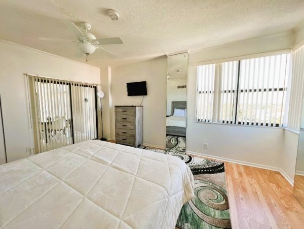 Siesta Key Vacation Condo Three Bedroom Walk to Beach