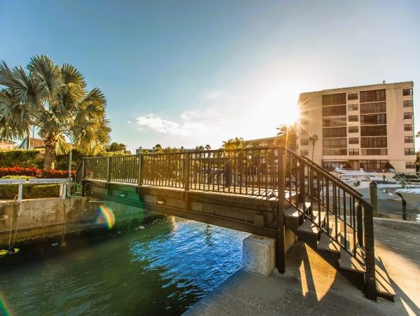 Siesta Key Vacation Condo Three Bedroom Walk to Beach