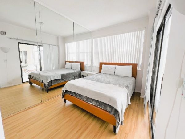 Siesta Key Vacation Condo Three Bedroom Walk to Beach