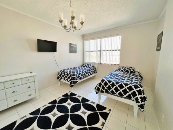 Siesta Key Vacation Condo Three Bedroom Walk to Beach