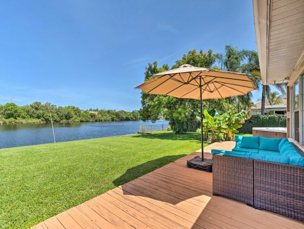 West Palm Beach Water View Home Close to Beach with Hot Tub & Boat Access