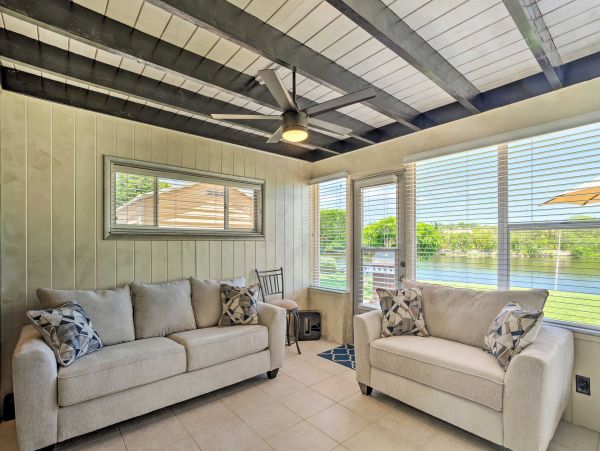 West Palm Beach Water View Home Close to Beach with Hot Tub & Boat Access