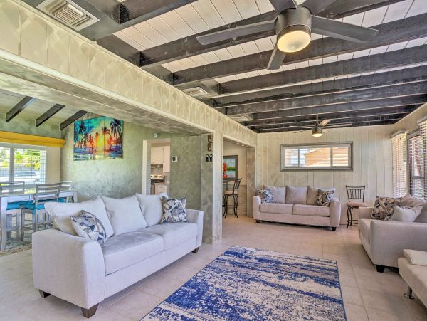 West Palm Beach Water View Home Close to Beach with Hot Tub & Boat Access
